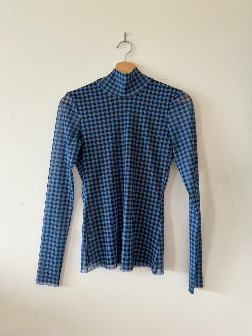 Baum und Pferdgarten Gingham Blue Checkered Long-Sleeve Mock Neck Top